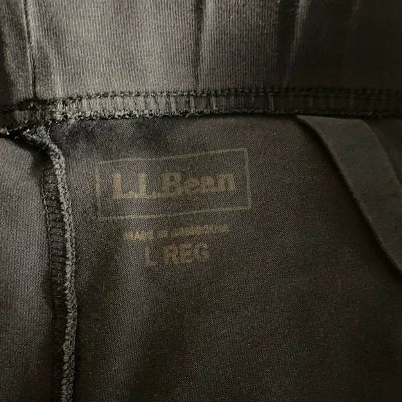 127. LL Bean Pull On Capri Pants, Size L, good condition - Picture 2 of 3